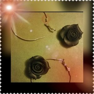 Lg Rose LoopClay Black Eqrring